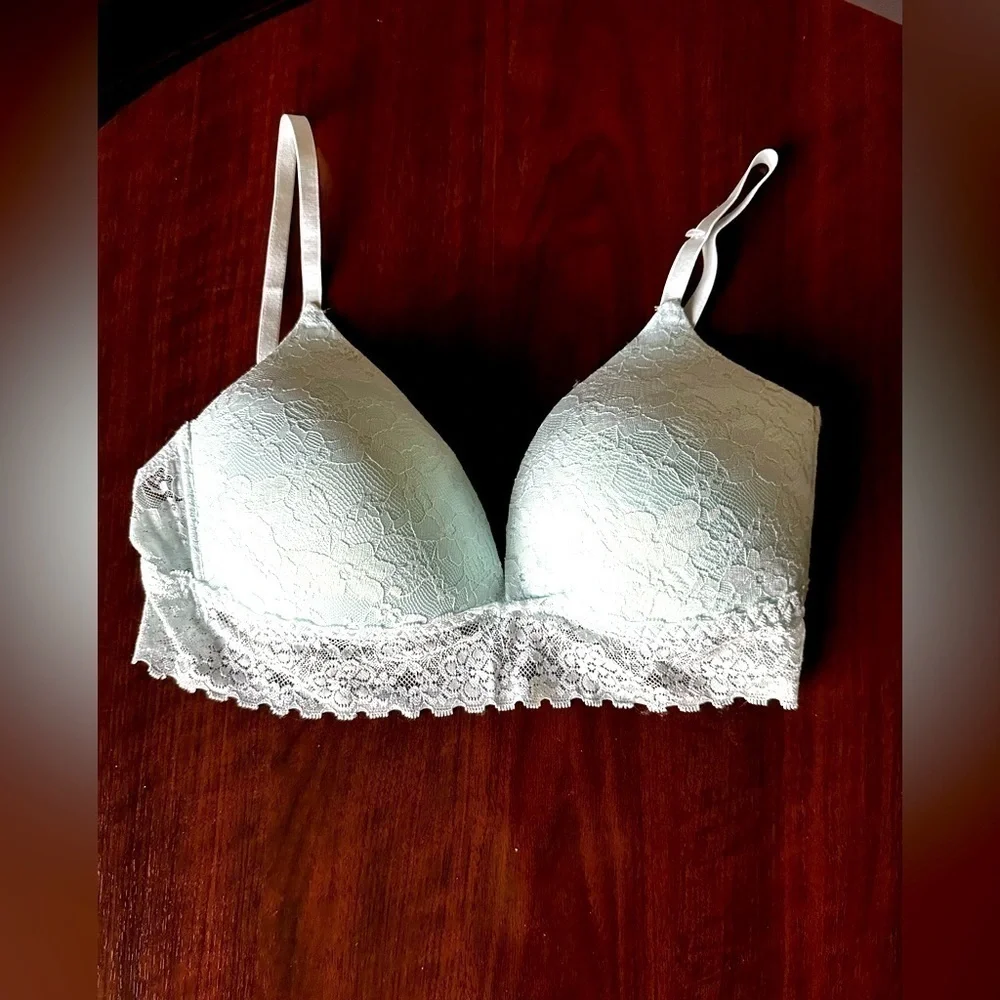 Jessica Simpson Wireless 38C Lace Contour Plunge Mint Green